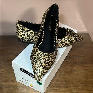 Bamboo Leopard Print Women's Shoes NWT